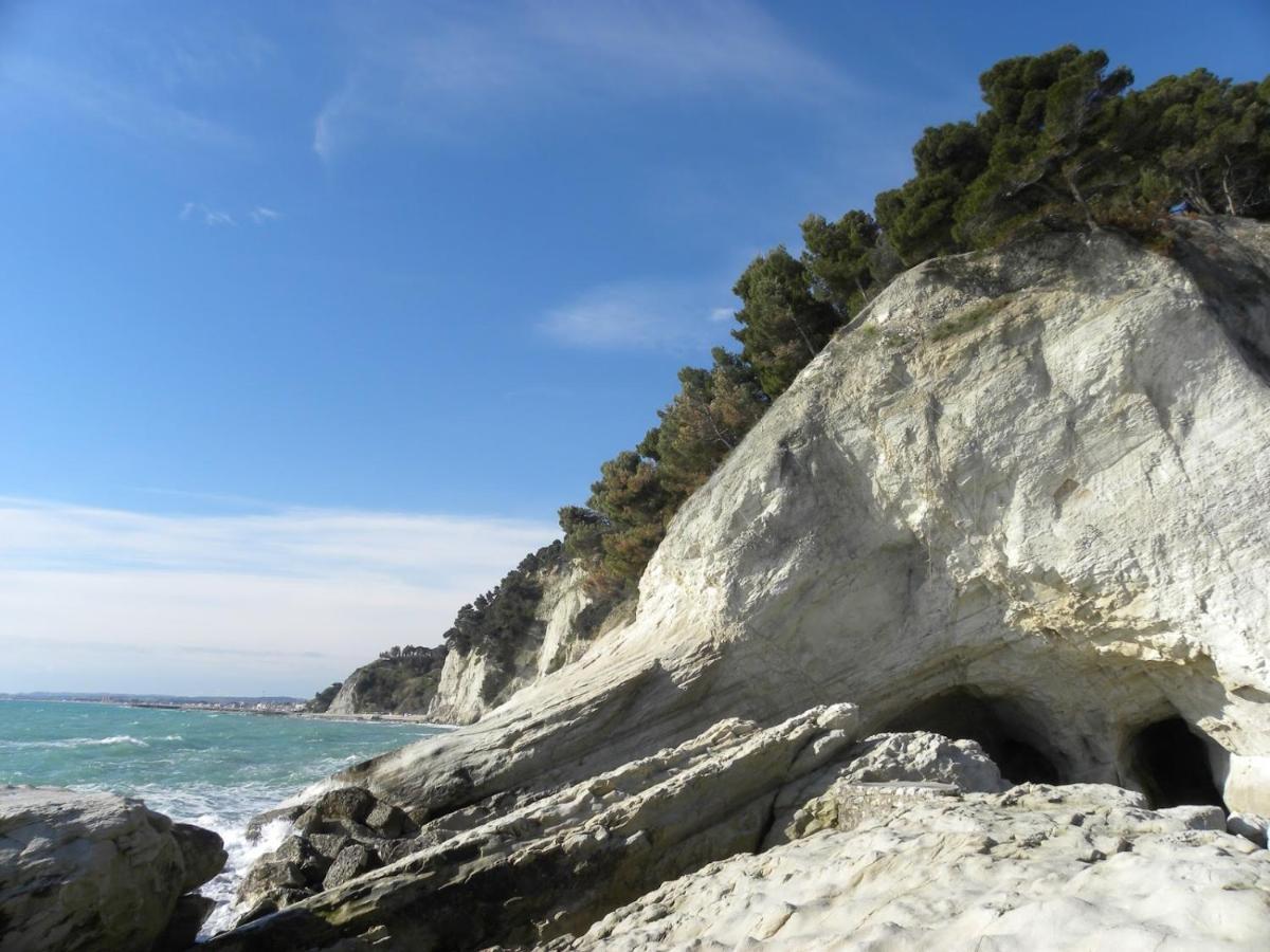 Mare Di Stelle Acomodação com café da manhã Sirolo Exterior foto